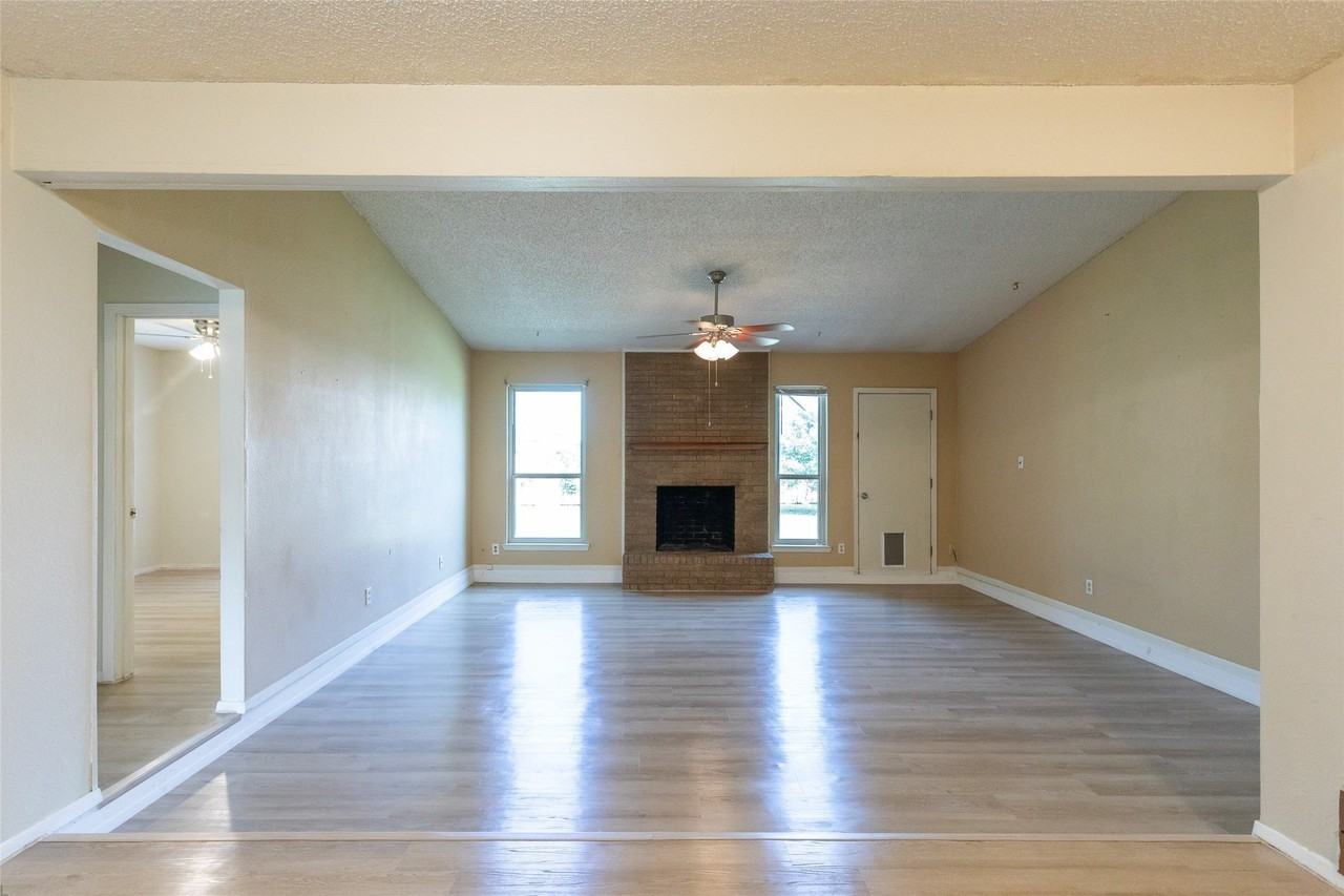 1733 Chucker Ct - Photo 3 of 28