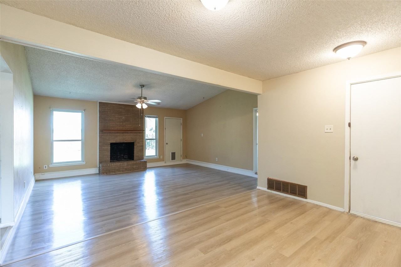 1733 Chucker Ct - Photo 4 of 28