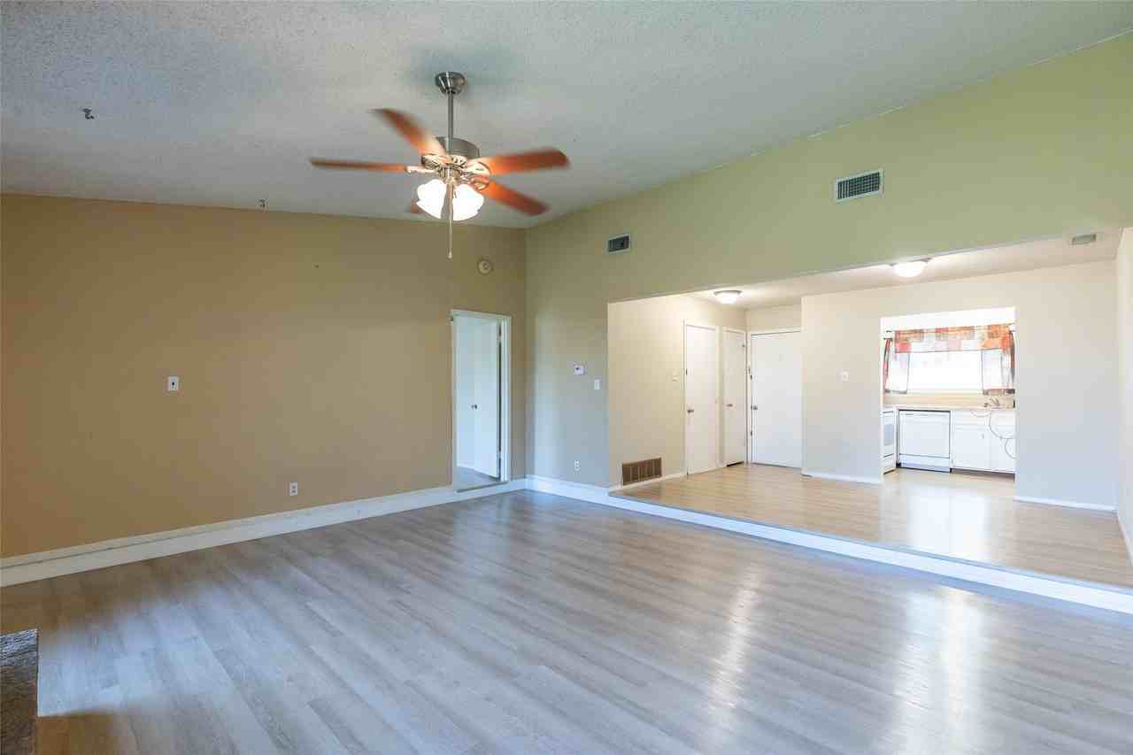 1733 Chucker Ct - Photo 5 of 28