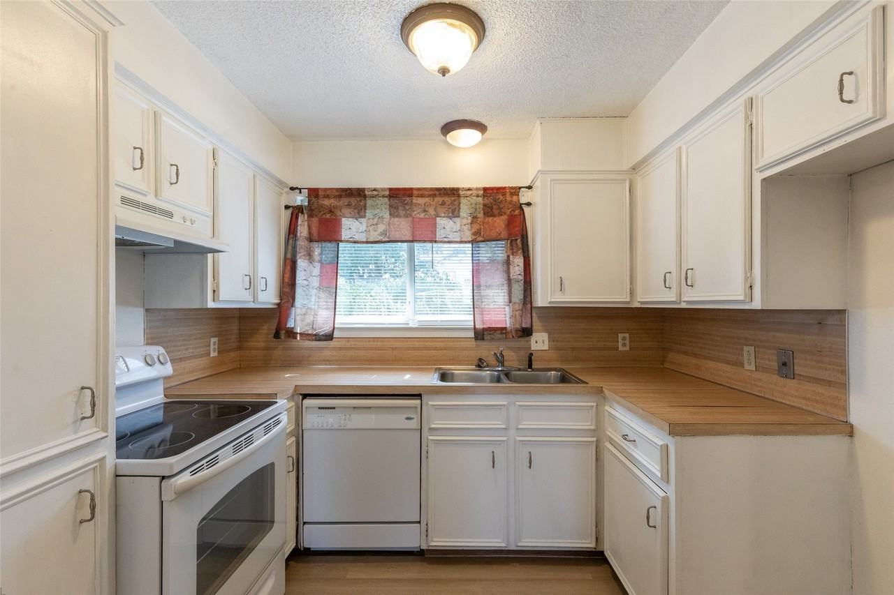1733 Chucker Ct - Photo 7 of 28