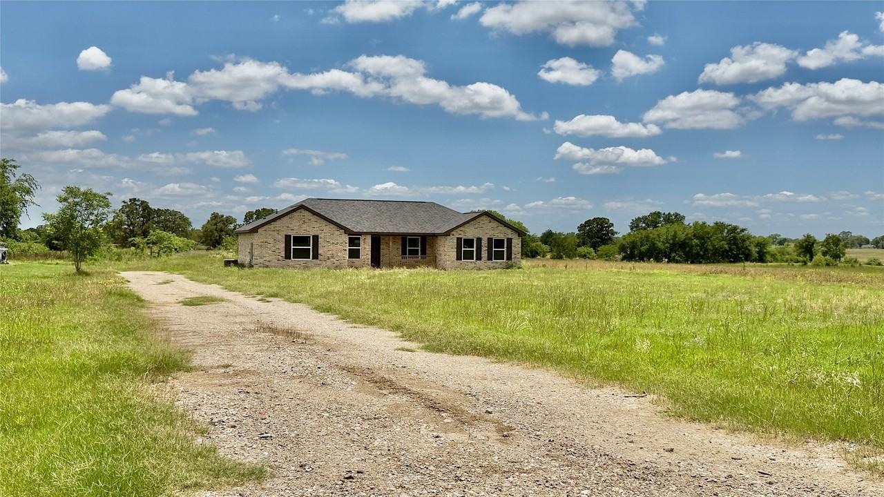 2607 Vz County Road 2403 - Photo 2 of 25