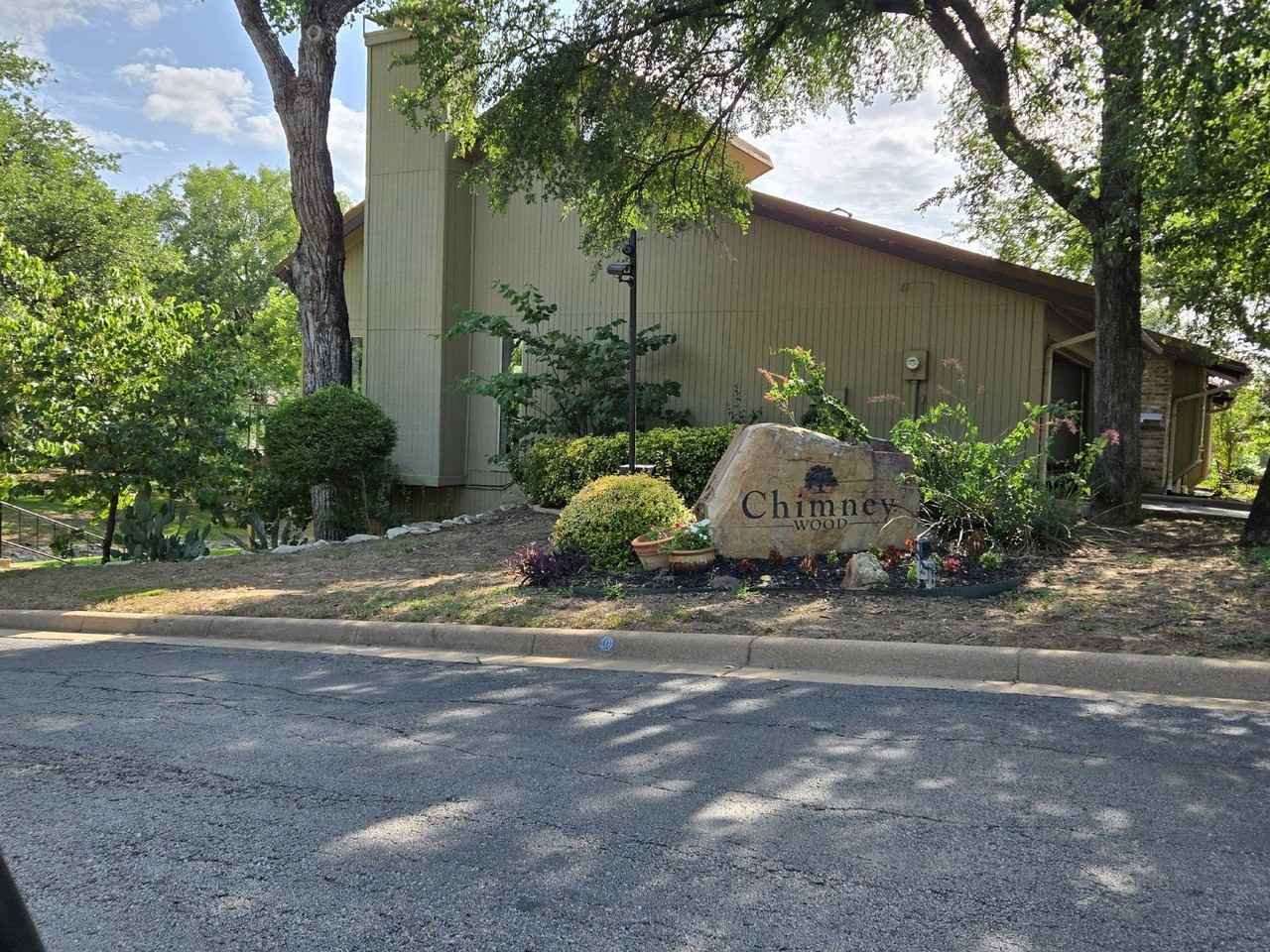 5809 Chimney Wood Cir