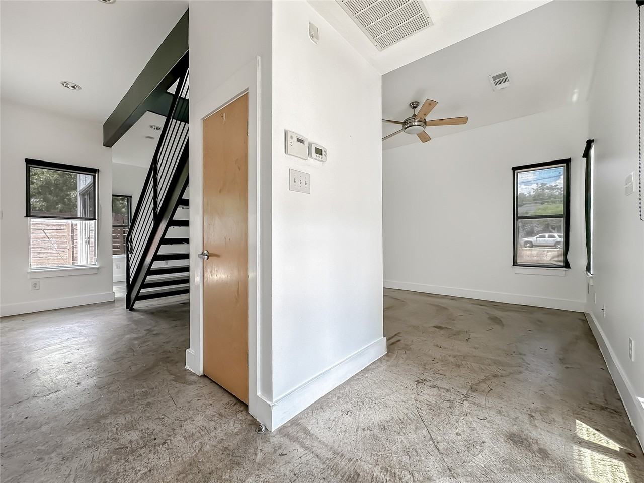 417 S Beacon St - Photo 4 of 19