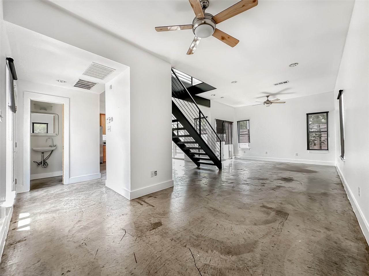 417 S Beacon St - Photo 6 of 19