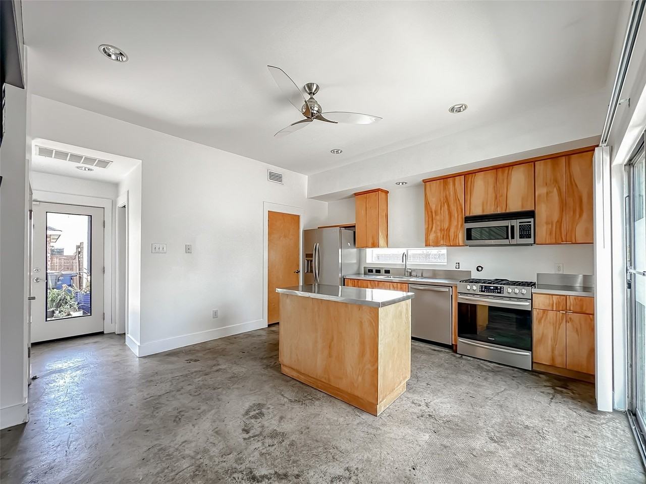 417 S Beacon St - Photo 7 of 18