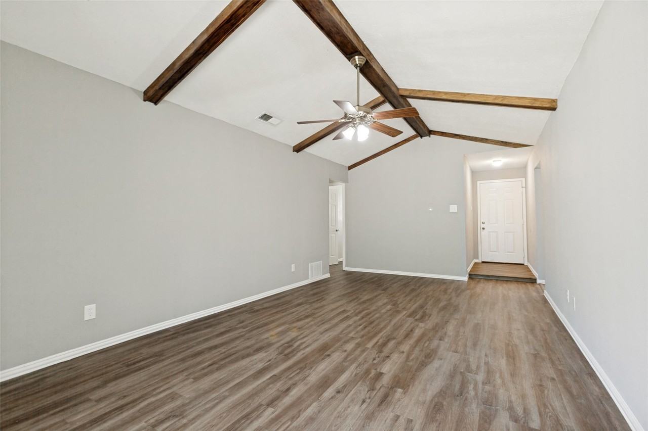 1130 Greencove Ln - Photo 2 of 12