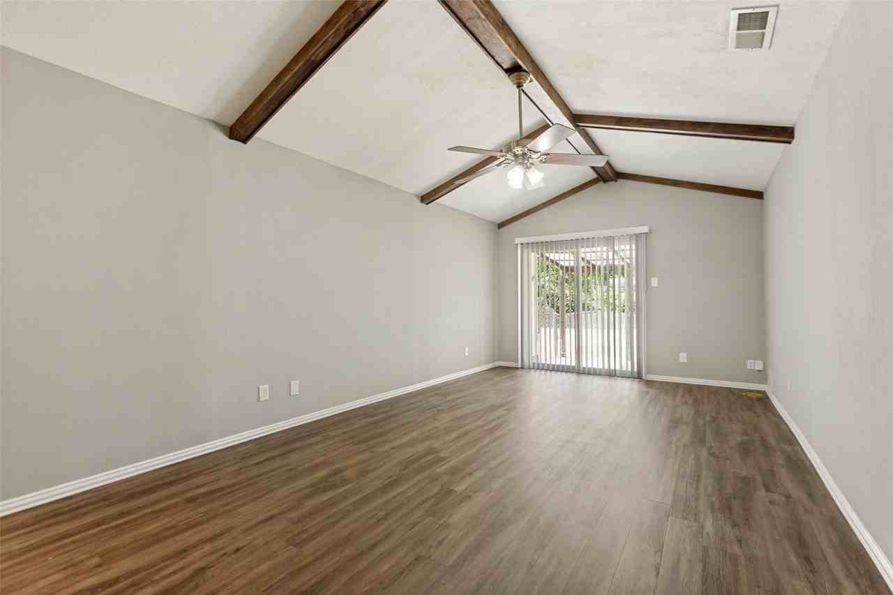 1130 Greencove Ln - Photo 3 of 12