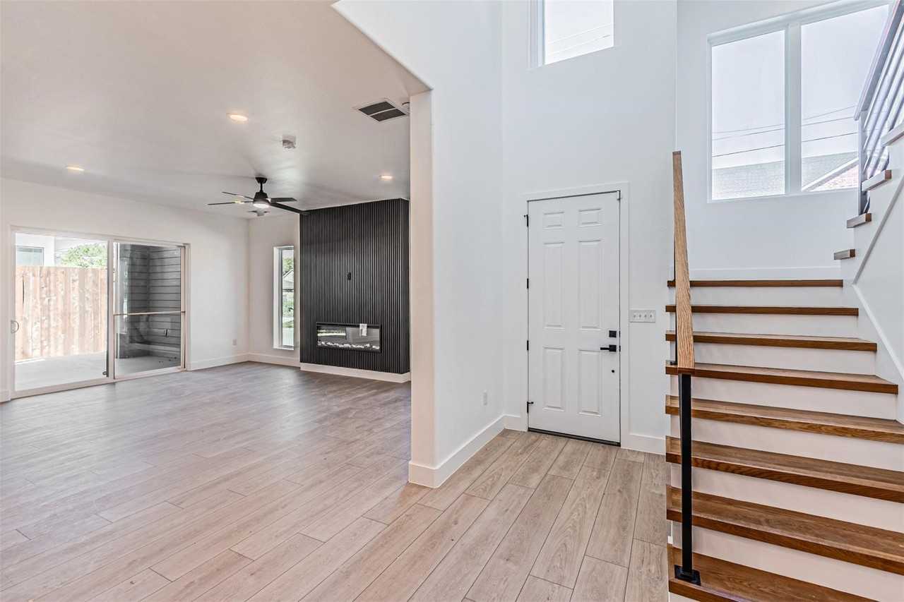 4319 Sylvester St - Photo 5 of 32