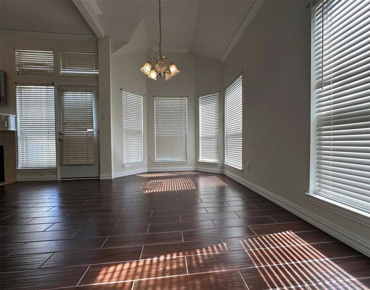 3904 Ridge Gate Dr - Photo 2 of 8