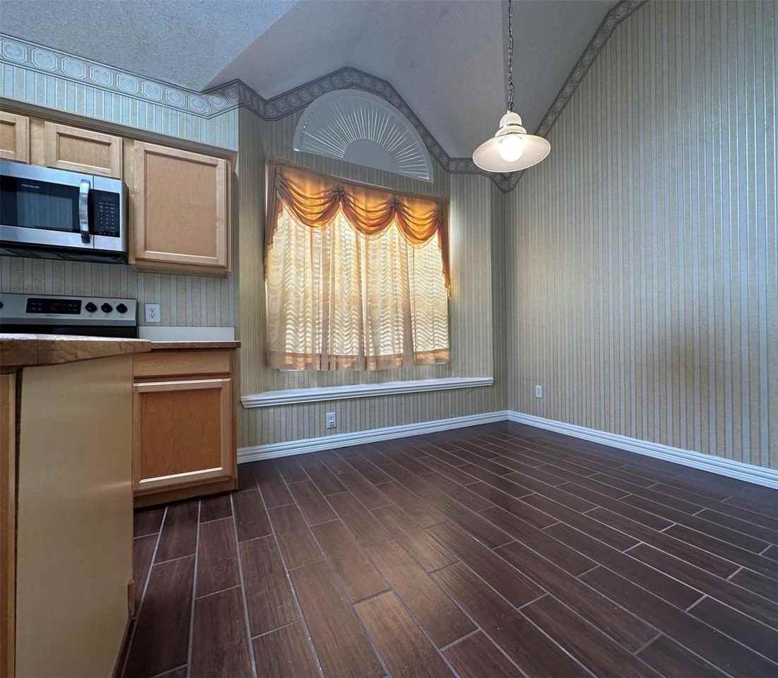 3904 Ridge Gate Dr - Photo 3 of 8