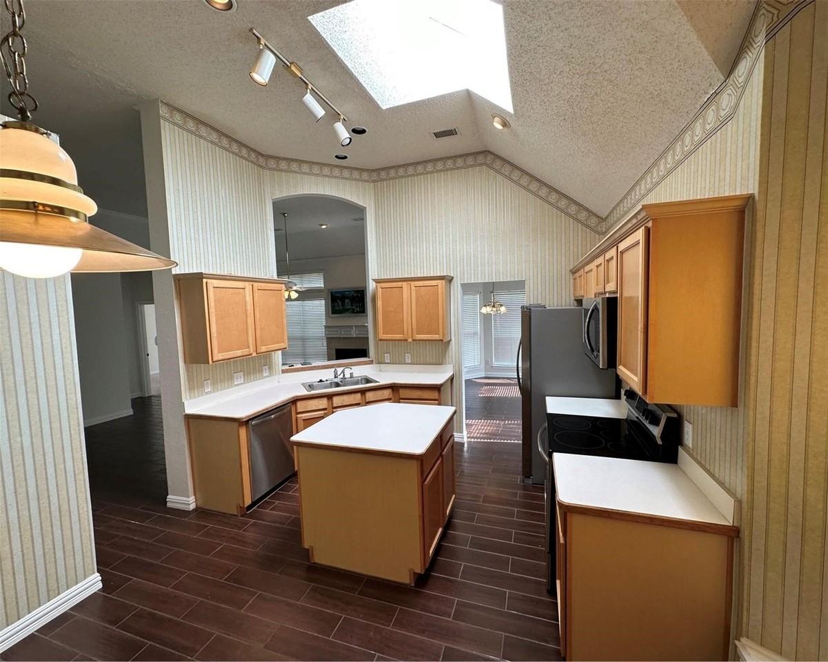 3904 Ridge Gate Dr - Photo 5 of 8