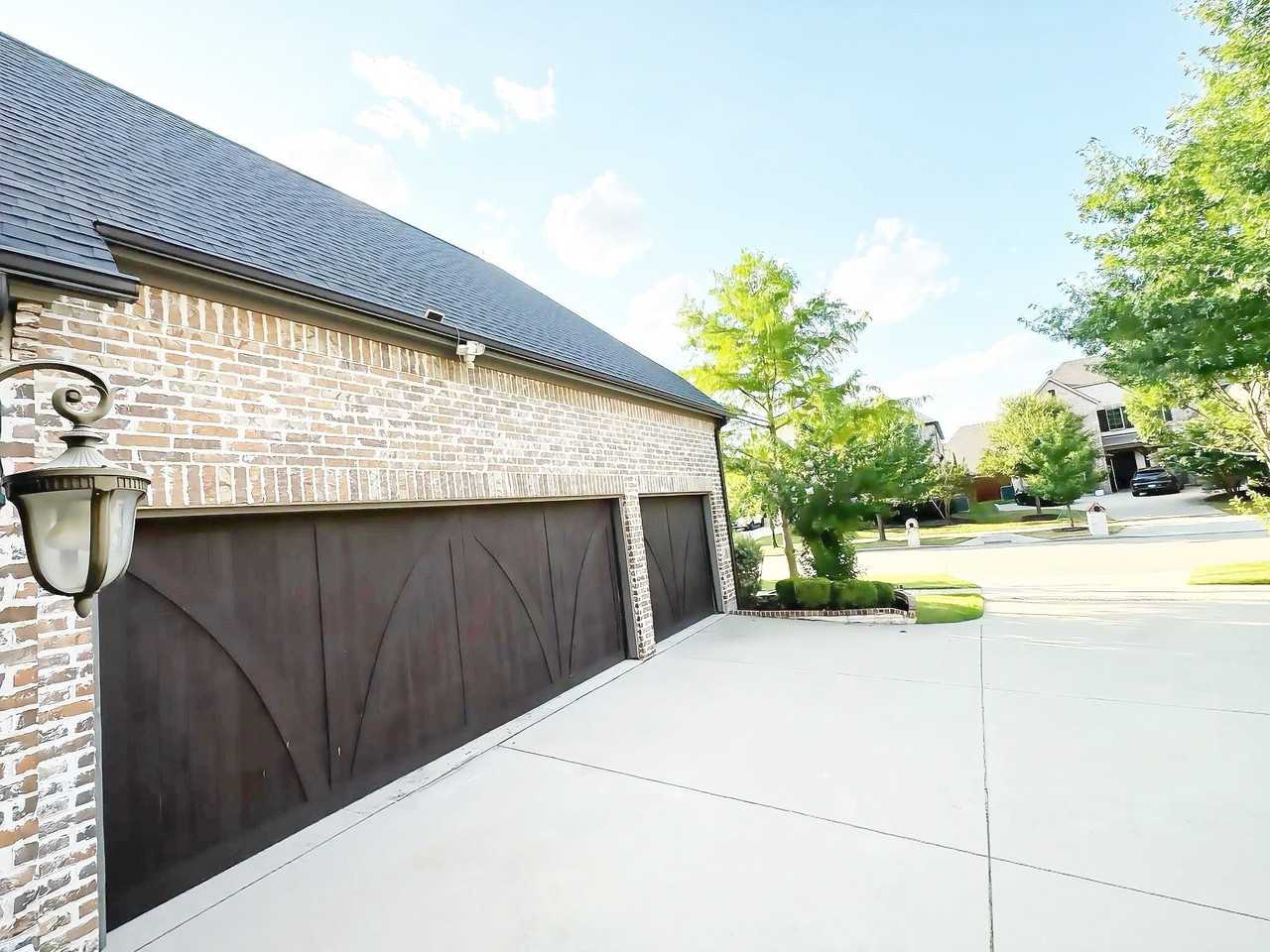 14803 Huffman Ln - Photo 2 of 32
