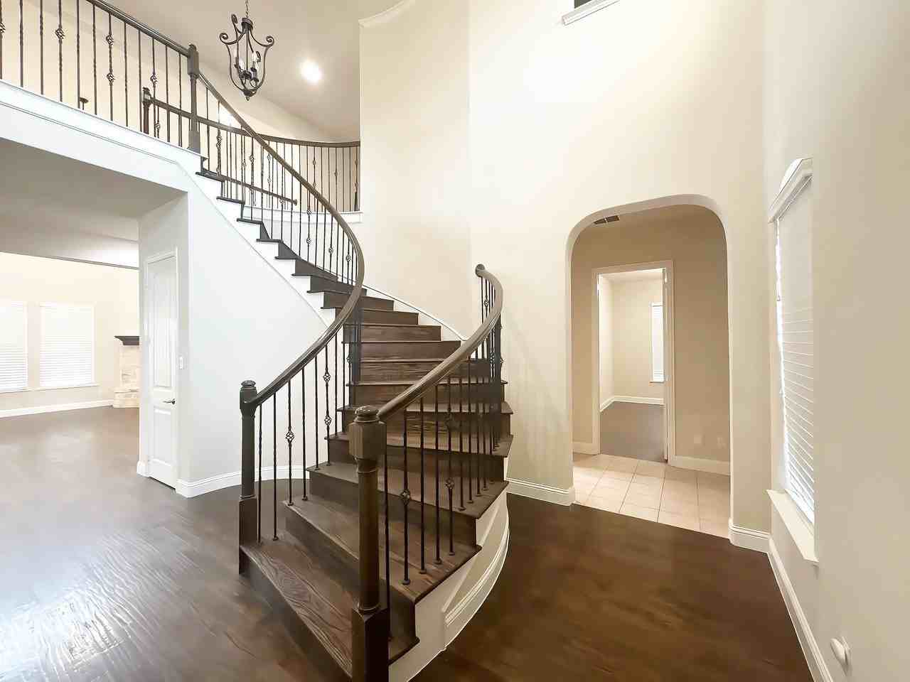 14803 Huffman Ln - Photo 7 of 32