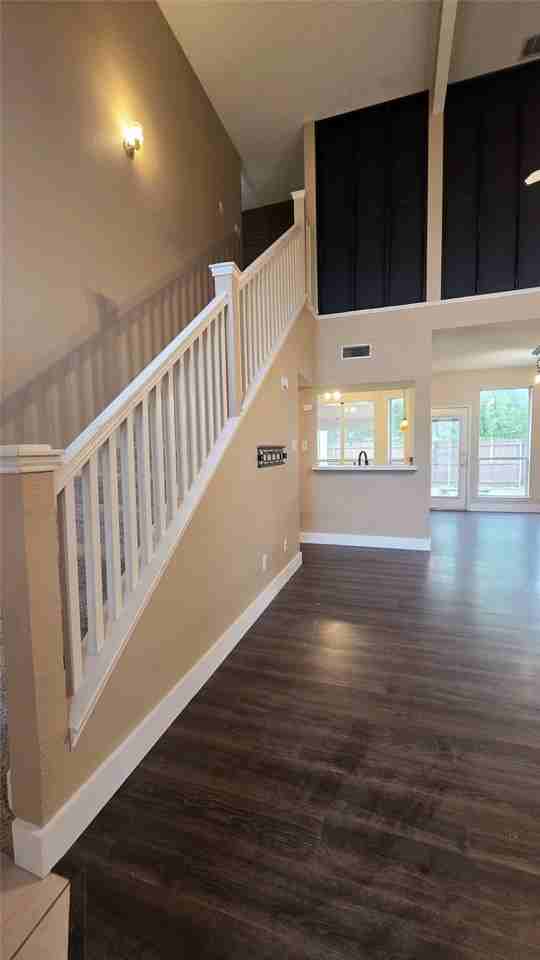 108 Indian Oaks Trl - Photo 2 of 22