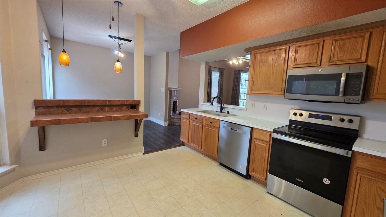 108 Indian Oaks Trl - Photo 6 of 22