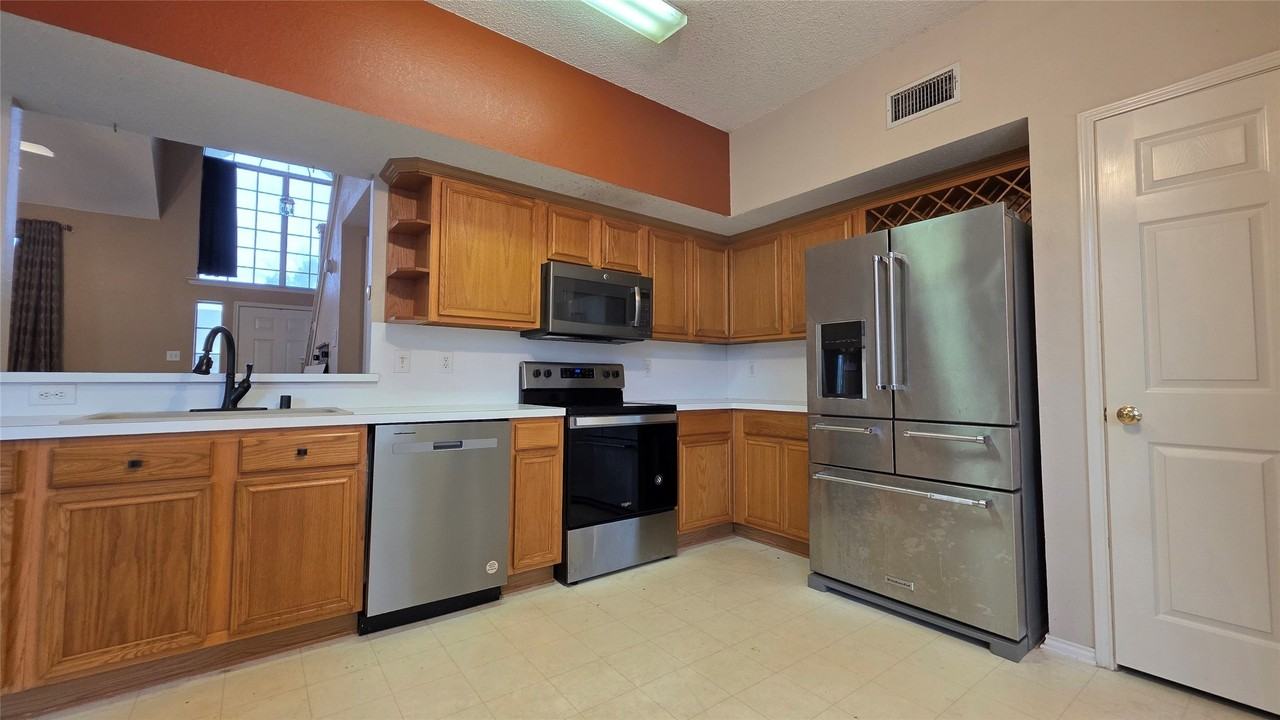 108 Indian Oaks Trl - Photo 7 of 22
