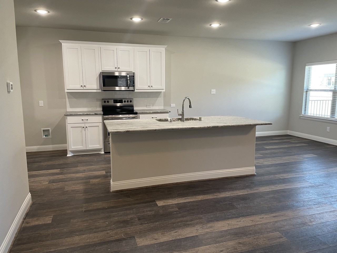 6810 Jade Dr - Photo 4 of 25