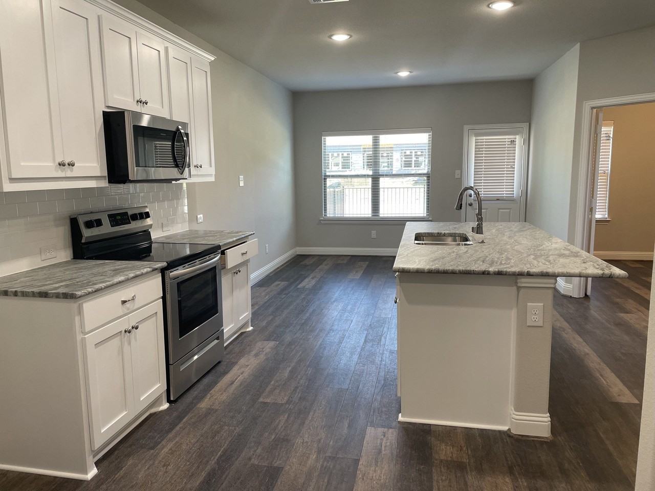 6810 Jade Dr - Photo 5 of 25