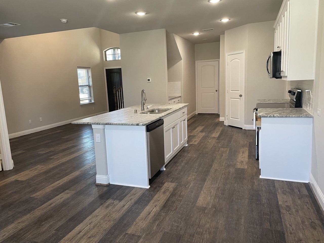 6810 Jade Dr - Photo 6 of 25