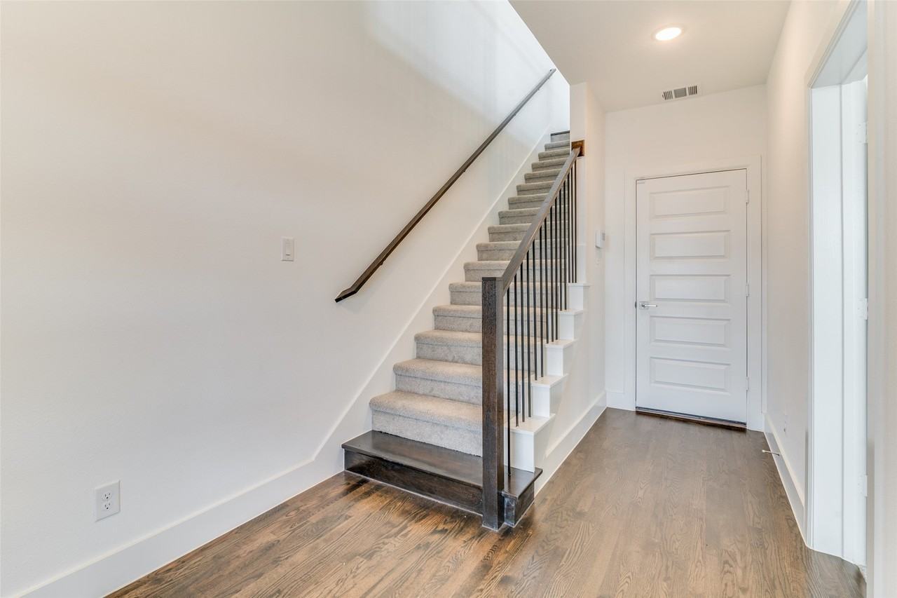 800 War Admiral Dr - Photo 3 of 24
