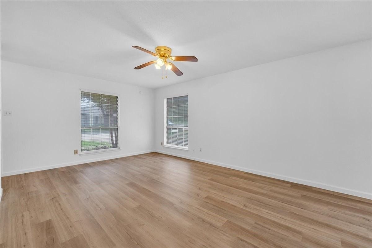 1205 Fairhaven Dr - Photo 4 of 32