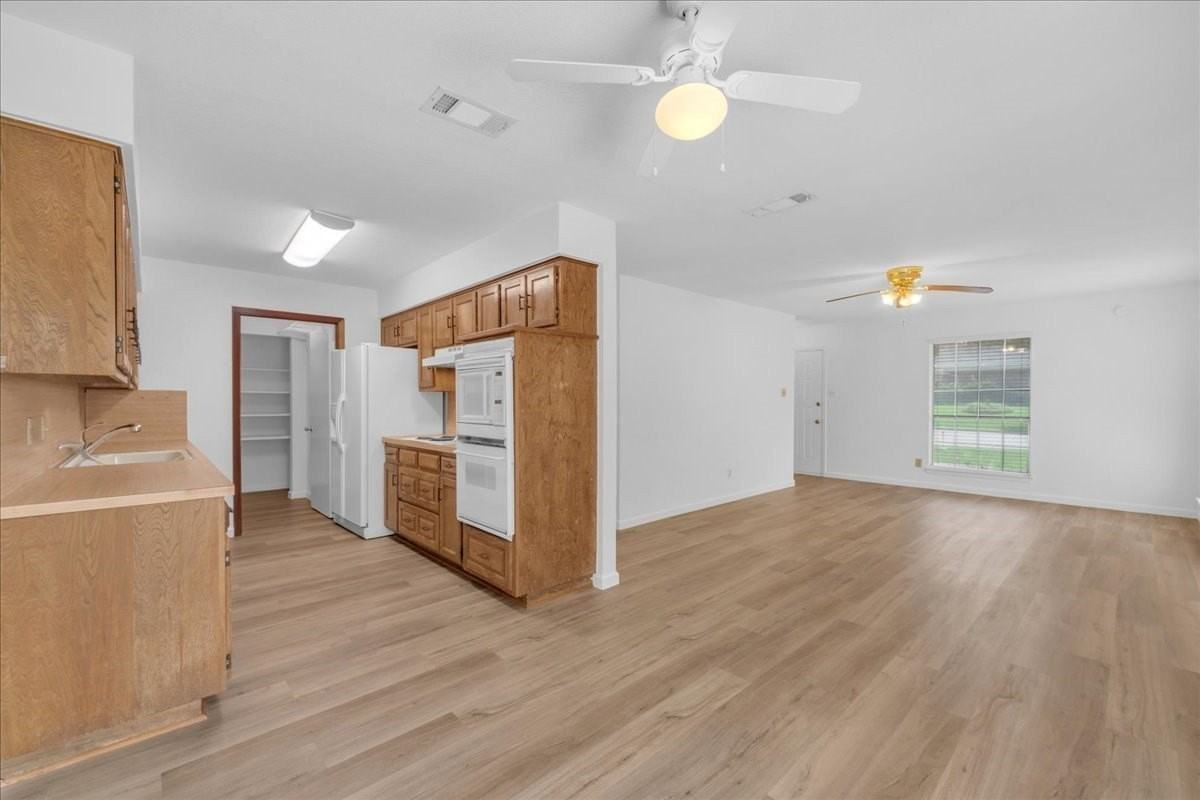 1205 Fairhaven Dr - Photo 5 of 32