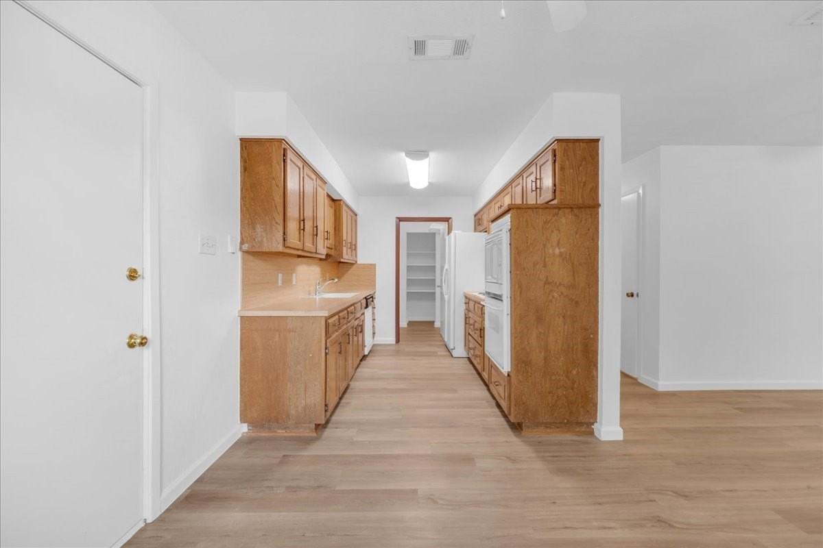 1205 Fairhaven Dr - Photo 6 of 32