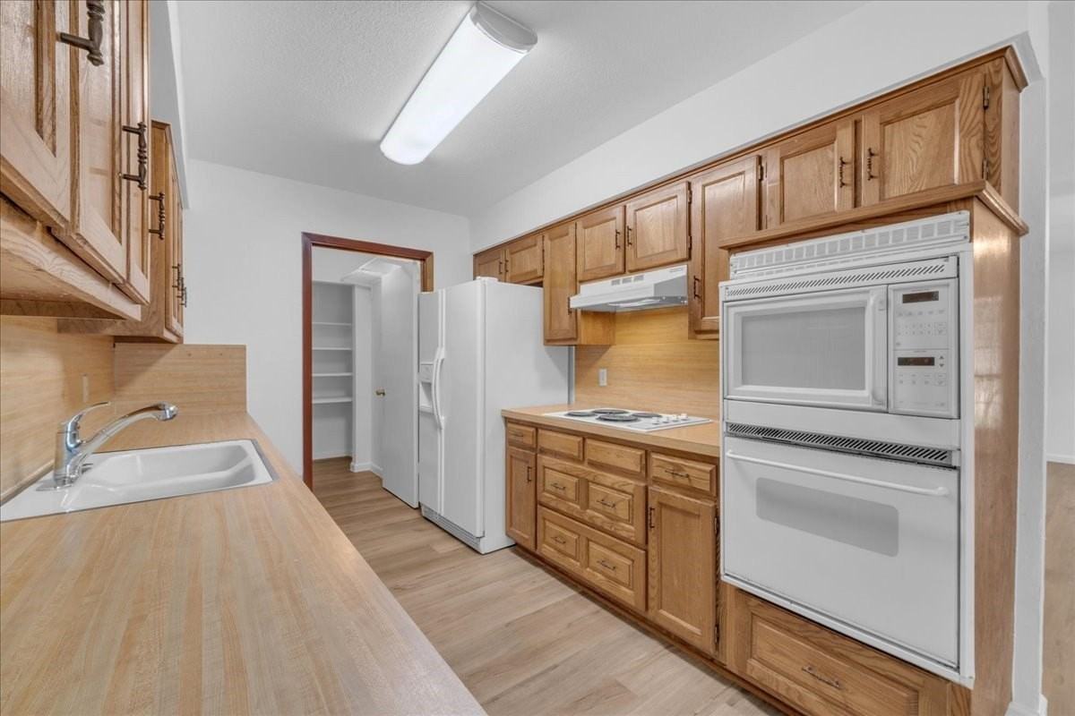 1205 Fairhaven Dr - Photo 7 of 32