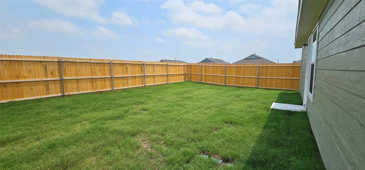 1121 Desert Willow Dr - Photo 2 of 31