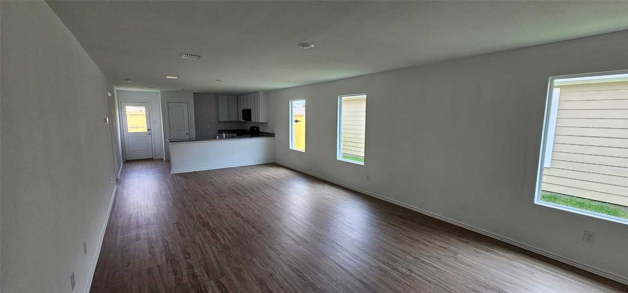 1121 Desert Willow Dr - Photo 5 of 31
