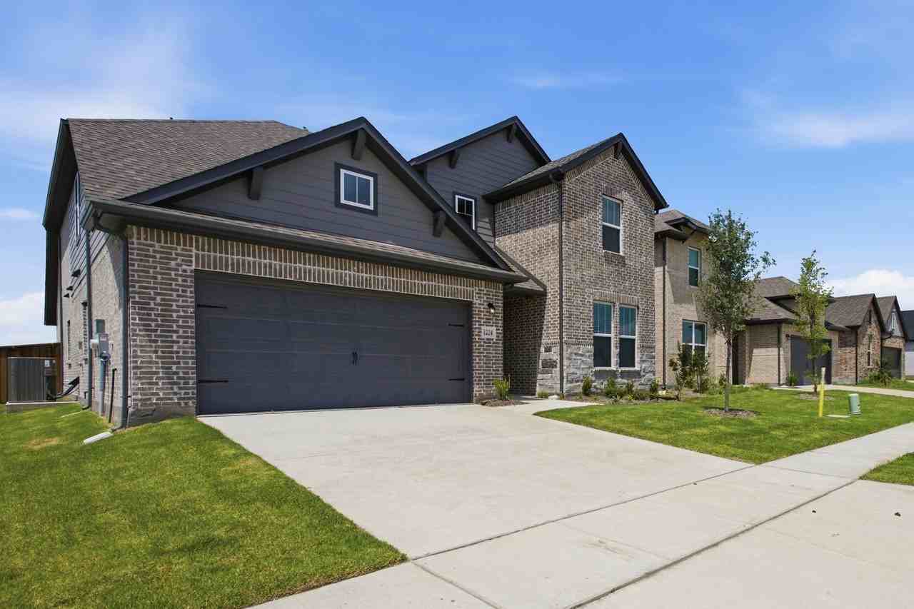 1224 Redcoat Dr - Photo 2 of 40