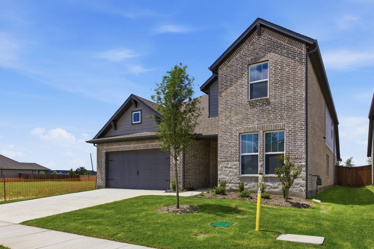 1224 Redcoat Dr - Photo 3 of 40