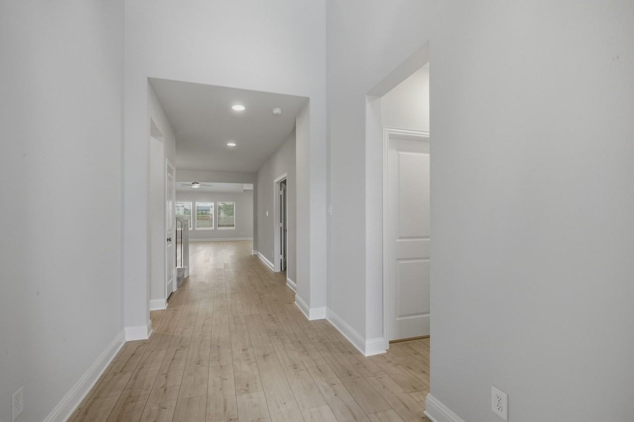 1224 Redcoat Dr - Photo 5 of 40