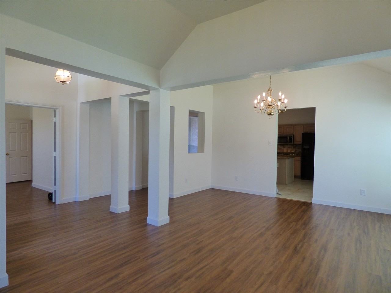 3904 Valez Dr - Photo 7 of 34