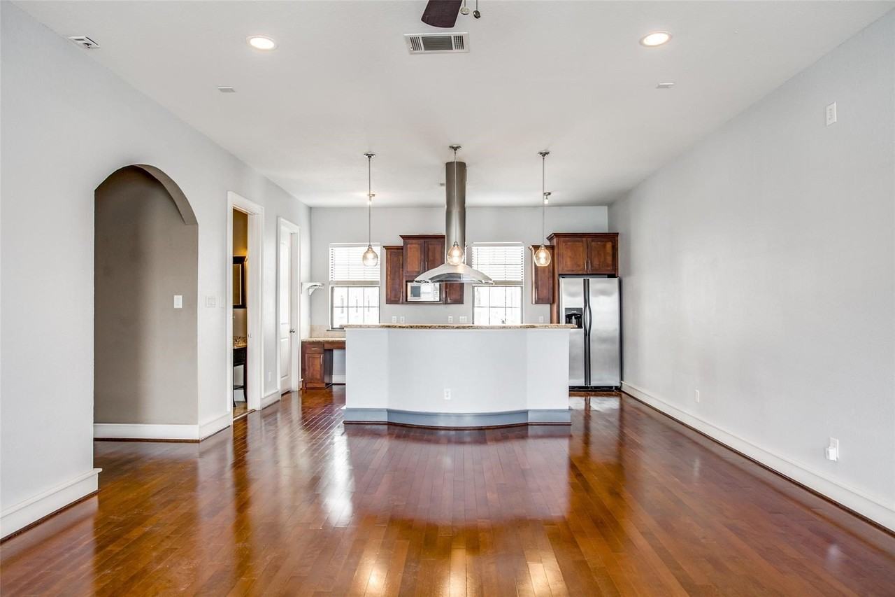 3405 Bryan St #F - Photo 4 of 23