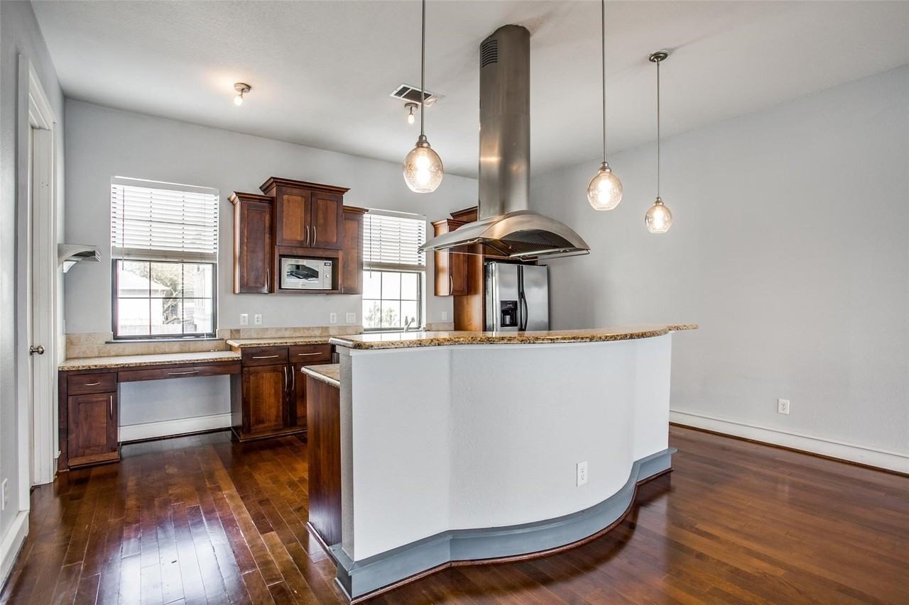 3405 Bryan St #F - Photo 6 of 23