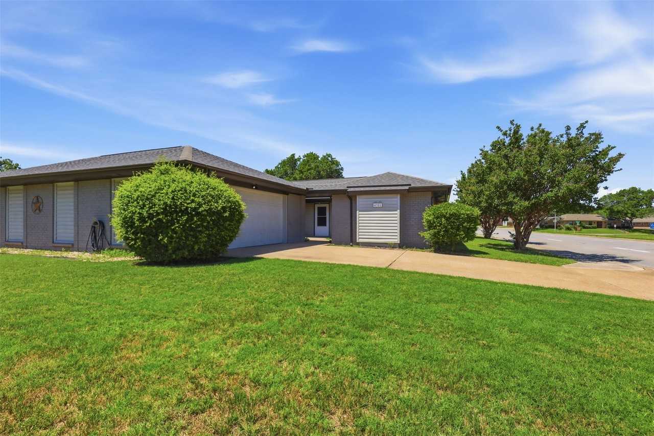 4351 Altamesa Blvd - Photo 2 of 30