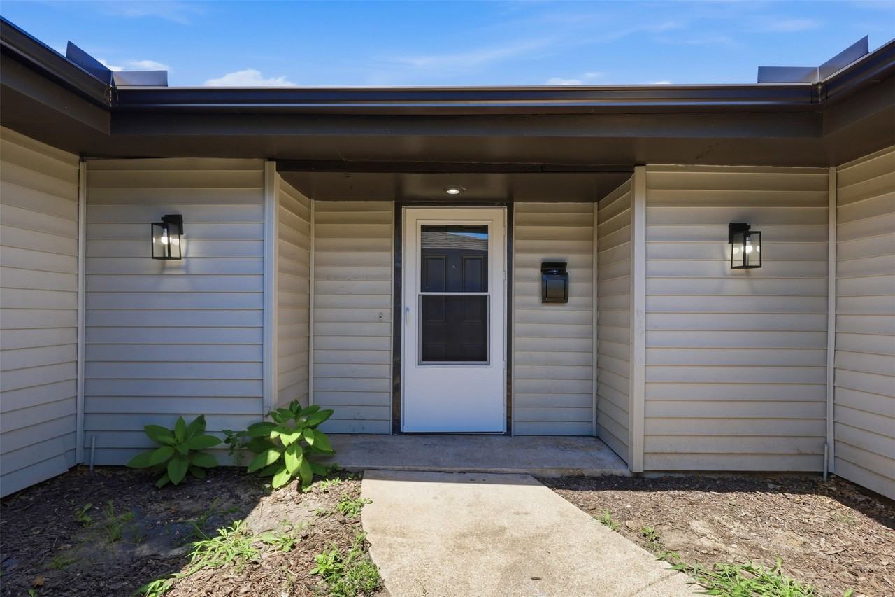 4351 Altamesa Blvd - Photo 6 of 30
