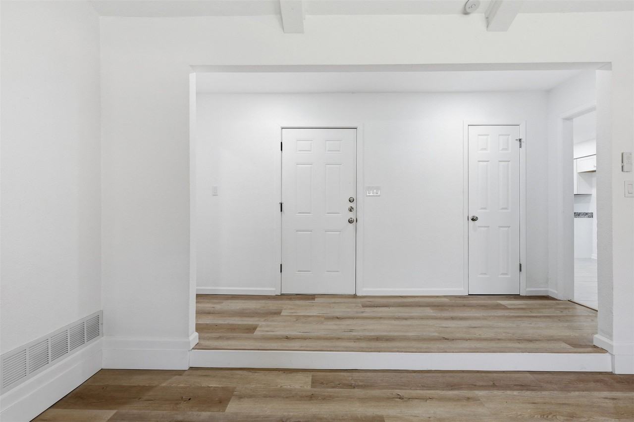 4351 Altamesa Blvd - Photo 7 of 30