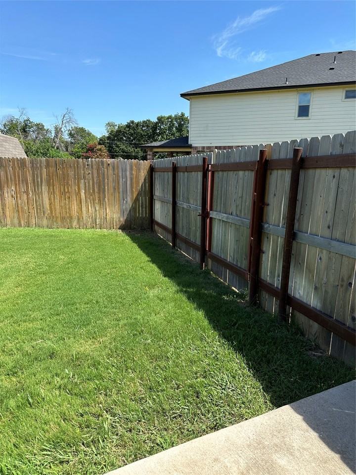 5301 Flat Iron Dr - Photo 6 of 10
