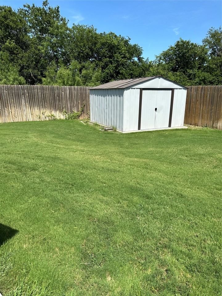 5301 Flat Iron Dr - Photo 7 of 10
