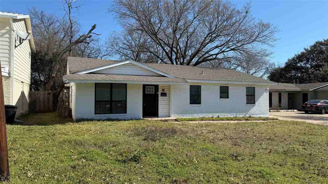 4320 Live Oak Dr - Photo 2 of 20