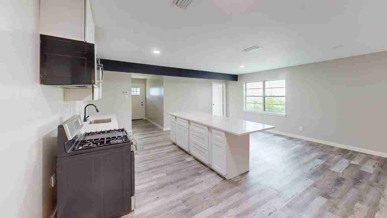4320 Live Oak Dr - Photo 5 of 20