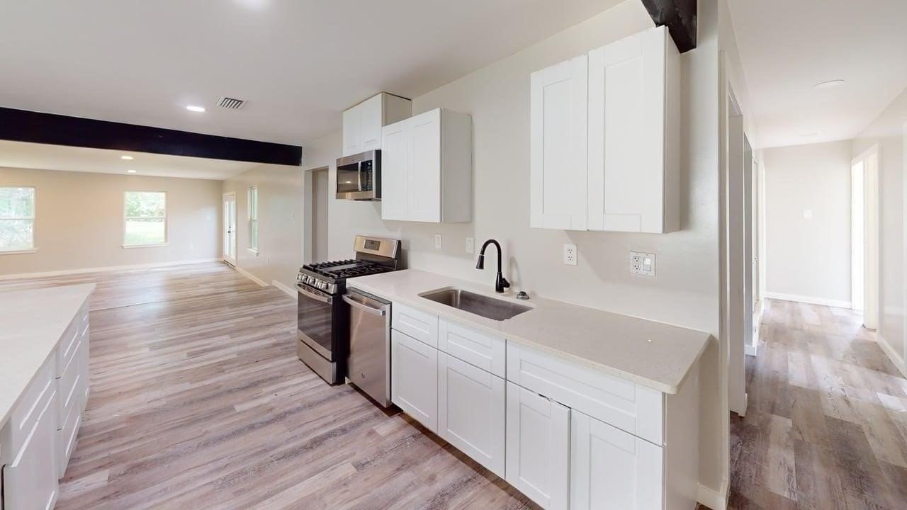 4320 Live Oak Dr - Photo 6 of 20