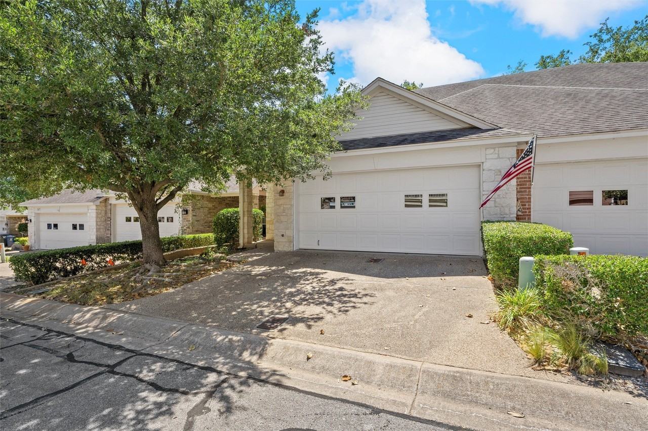 2823 Savannah Ct - Photo 2 of 19