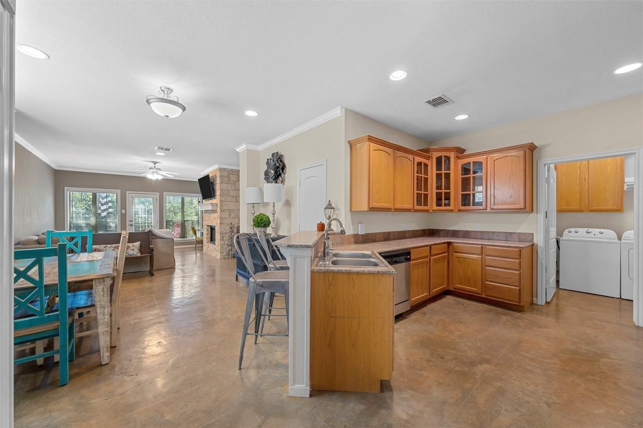 2823 Savannah Ct - Photo 4 of 19