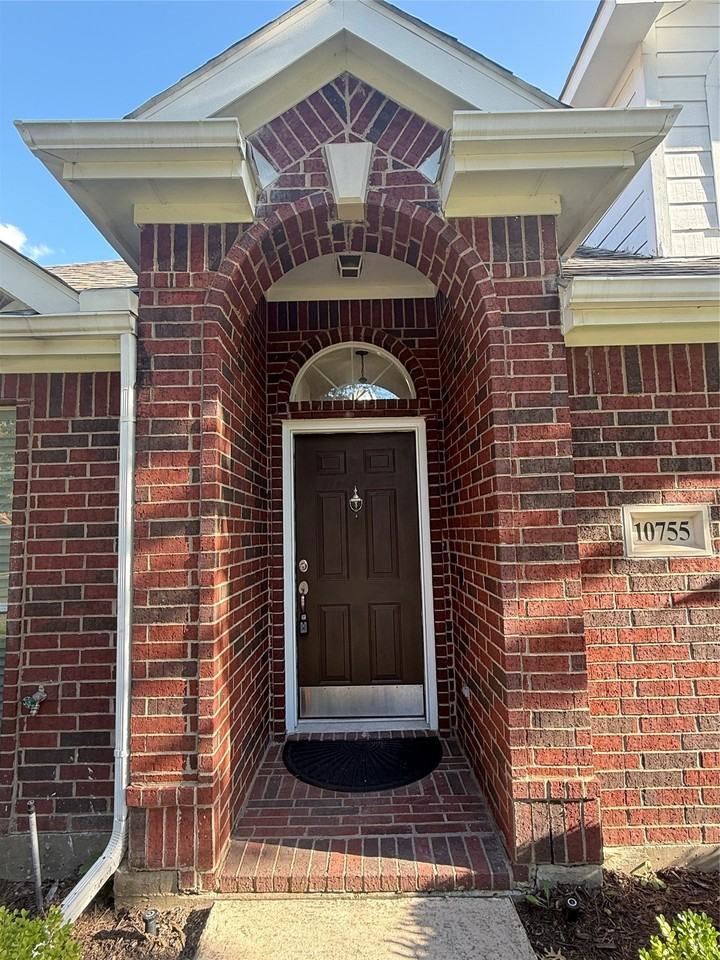 10755 Providence Dr - Photo 2 of 18