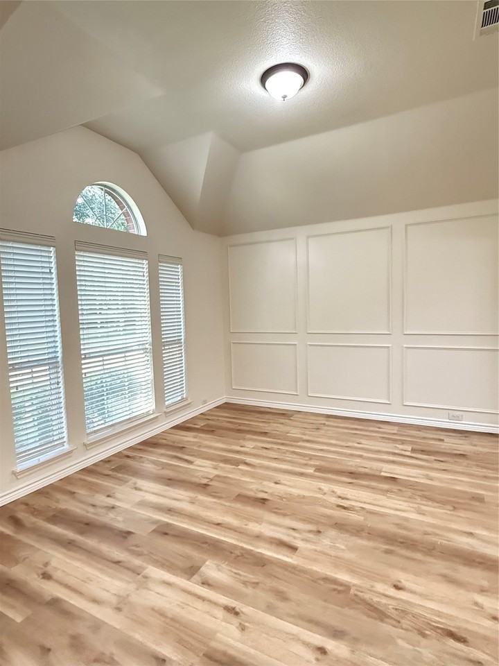 10755 Providence Dr - Photo 4 of 18