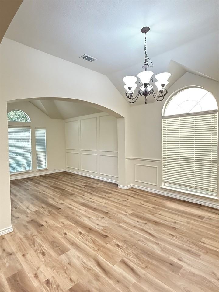 10755 Providence Dr - Photo 5 of 18