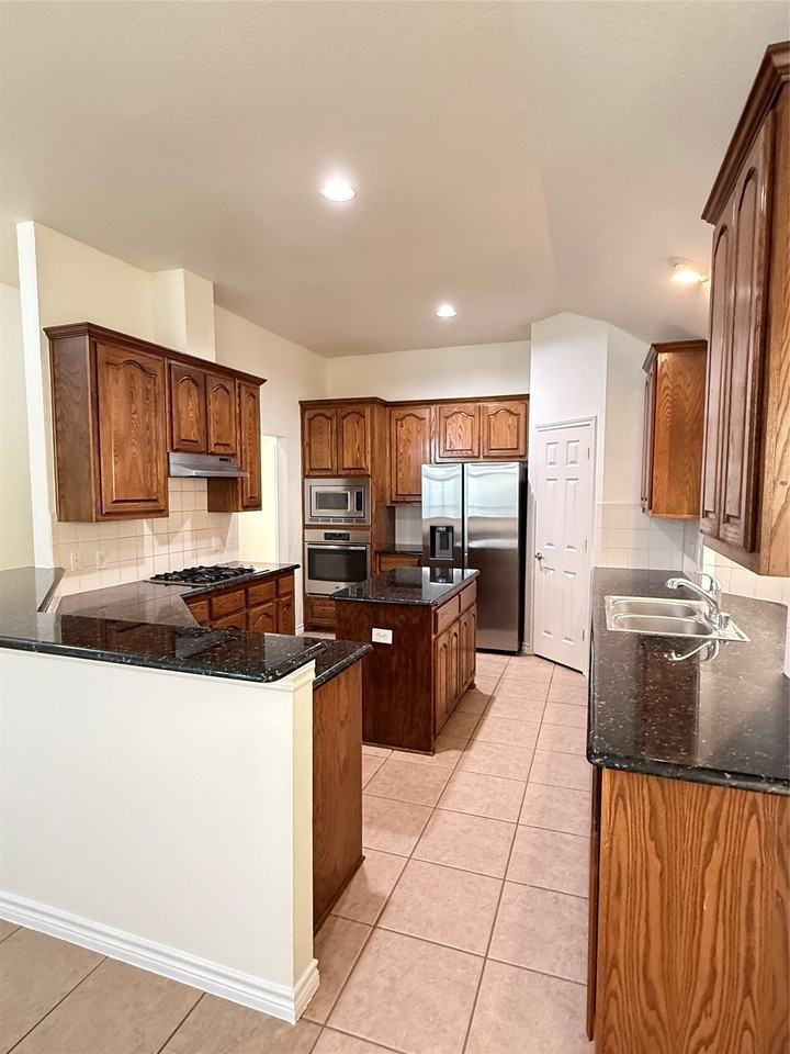 10755 Providence Dr - Photo 6 of 18